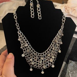 Love this gorgeous dainty necklace with matching earrings